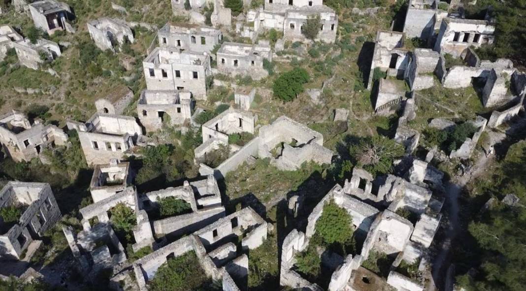 Türkiye'nin 'hayalet köyü' hem korkutuyor, hem büyülüyor! 67 yıldır öylece bomboş duruyor 2